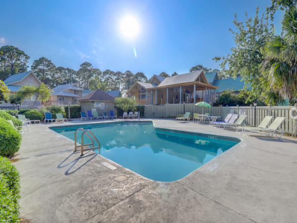 Cozy Cottage with 4 Bedrooms & Short Sandy Walk to Beach