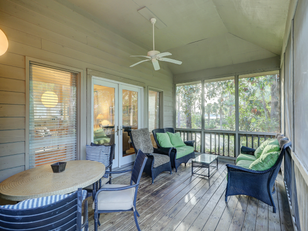 Cozy Cottage with 4 Bedrooms & Short Sandy Walk to Beach