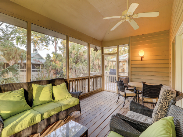 Cozy Cottage with 4 Bedrooms & Short Sandy Walk to Beach
