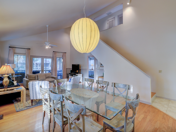 Cozy Cottage with 4 Bedrooms & Short Sandy Walk to Beach