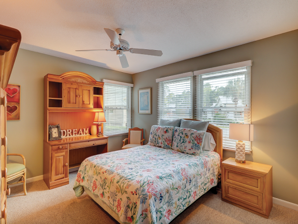 Cozy Cottage with 4 Bedrooms & Short Sandy Walk to Beach