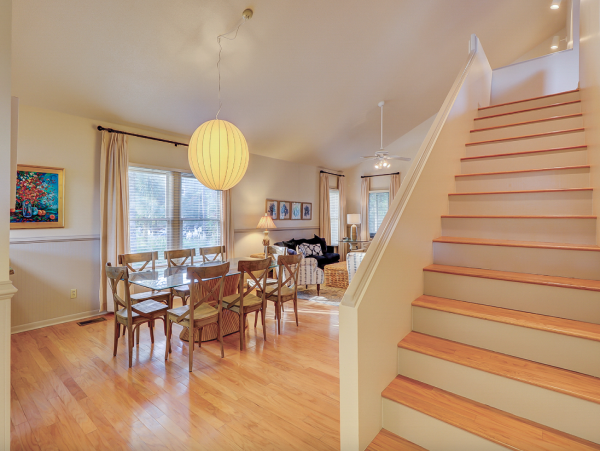 Cozy Cottage with 4 Bedrooms & Short Sandy Walk to Beach