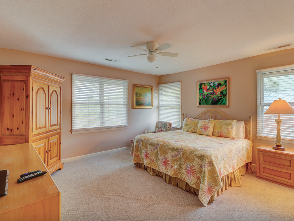 Cozy Cottage with 4 Bedrooms & Short Sandy Walk to Beach
