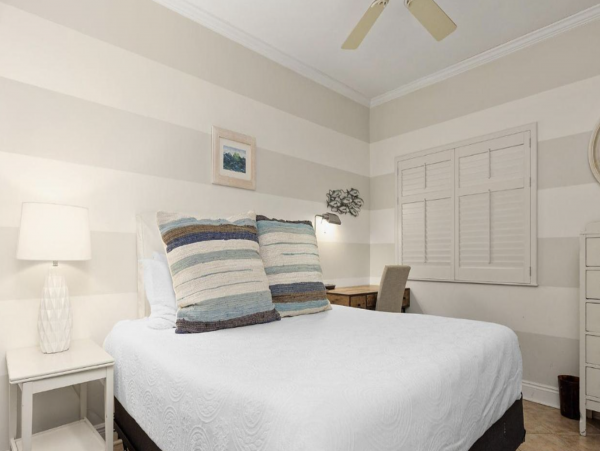 Orange Beach Oceanfront Three bedroom Home with Great Amenities