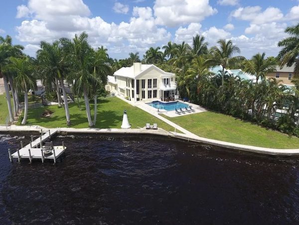 Pure Luxury Vacation Waterside Villa