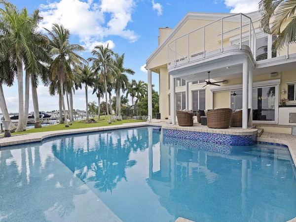 Pure Luxury Vacation Waterside Villa
