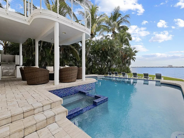 Pure Luxury Vacation Waterside Villa