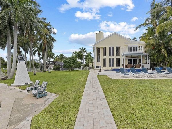 Pure Luxury Vacation Waterside Villa