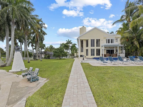Pure Luxury Vacation Waterside Villa