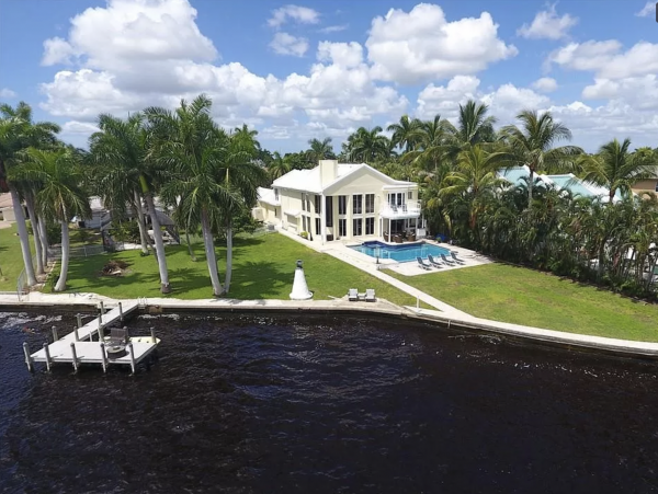 Pure Luxury Vacation Waterside Villa