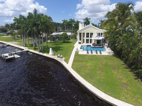 Pure Luxury Vacation Waterside Villa
