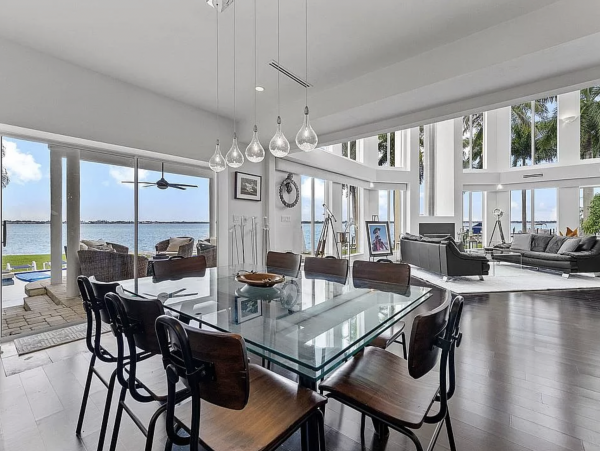 Pure Luxury Vacation Waterside Villa