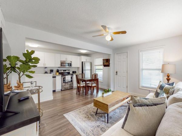 Cozy Apartment with 2 Bedrooms in Sarasota