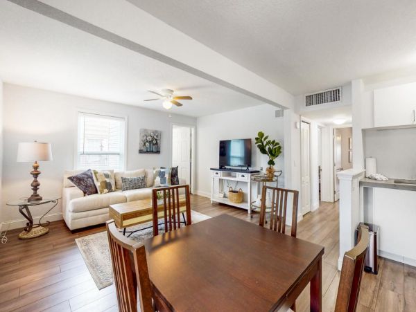 Cozy Apartment with 2 Bedrooms in Sarasota