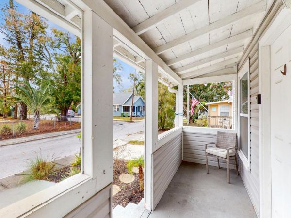 Cozy Apartment with 2 Bedrooms in Sarasota