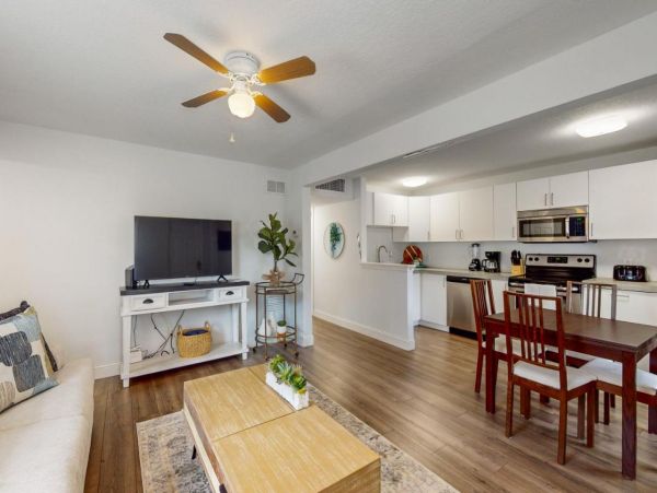 Cozy Apartment with 2 Bedrooms in Sarasota
