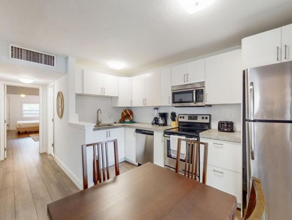 Cozy Apartment with 2 Bedrooms in Sarasota