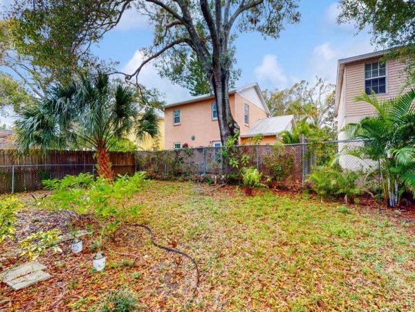 Cozy Apartment with 2 Bedrooms in Sarasota