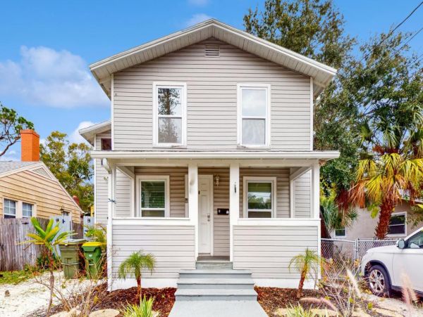 Cozy Apartment with 2 Bedrooms in Sarasota