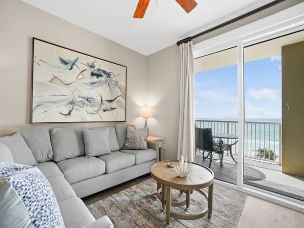Beachfront Condo with 2 Bedrooms and Ocean Views