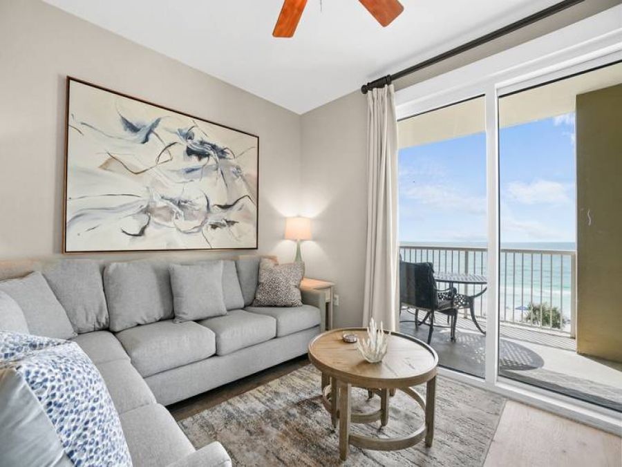 Beachfront Condo with 2 Bedrooms and Ocean Views