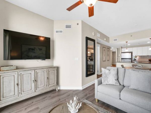 Beachfront Condo with 2 Bedrooms and Ocean Views