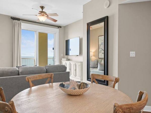 Beachfront Condo with 2 Bedrooms and Ocean Views