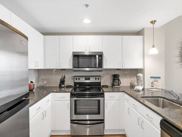 Beachfront Condo with 2 Bedrooms and Ocean Views