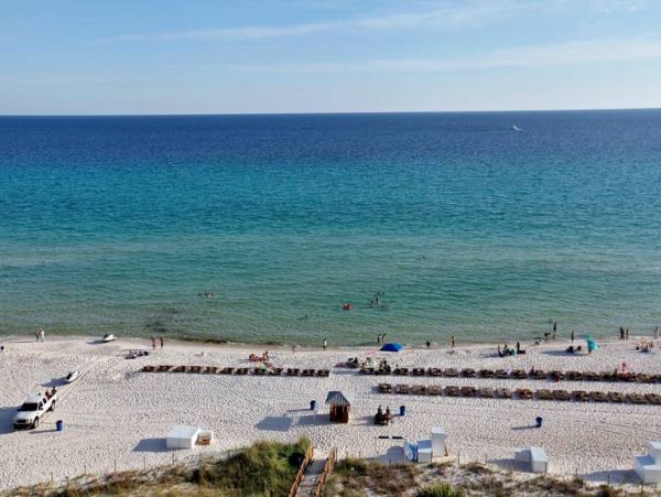Beachfront Condo with 2 Bedrooms and Ocean Views