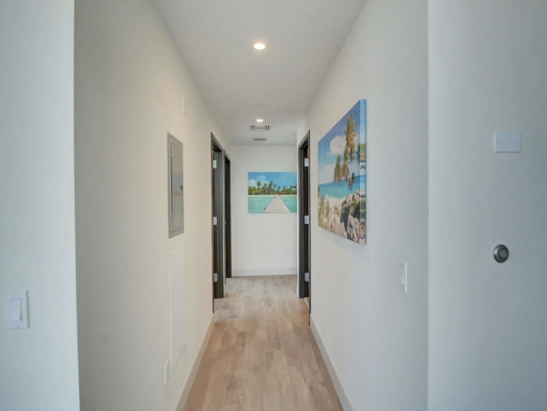 Spacious Two Bedroom Apartment with Rooftop Bar in Hollywood Beach