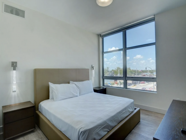 Spacious Two Bedroom Apartment with Rooftop Bar in Hollywood Beach