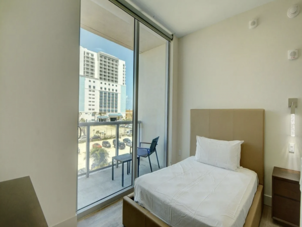 Spacious Two Bedroom Apartment with Rooftop Bar in Hollywood Beach