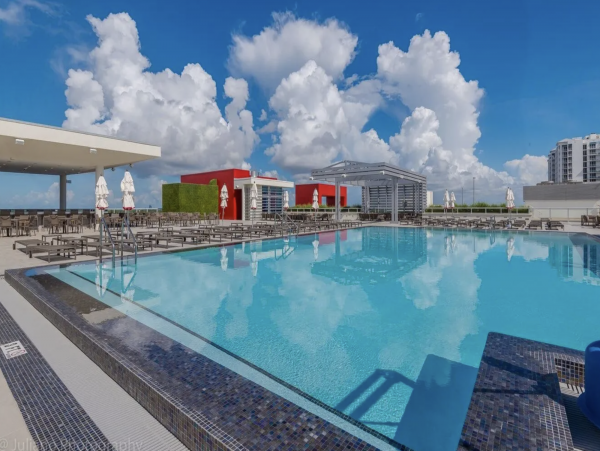 Spacious Two Bedroom Apartment with Rooftop Bar in Hollywood Beach