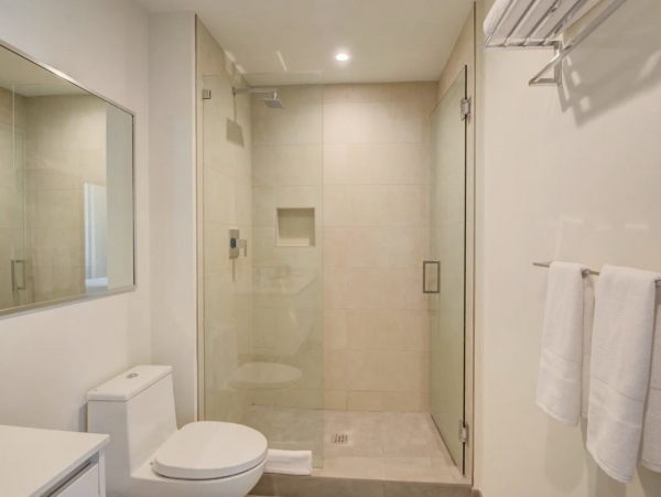 Spacious Two Bedroom Apartment with Rooftop Bar in Hollywood Beach