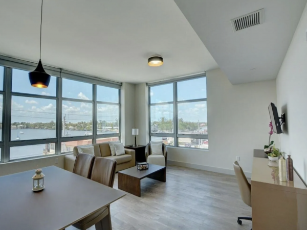 Spacious Two Bedroom Apartment with Rooftop Bar in Hollywood Beach