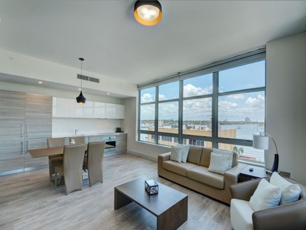 Spacious Two Bedroom Apartment with Rooftop Bar in Hollywood Beach