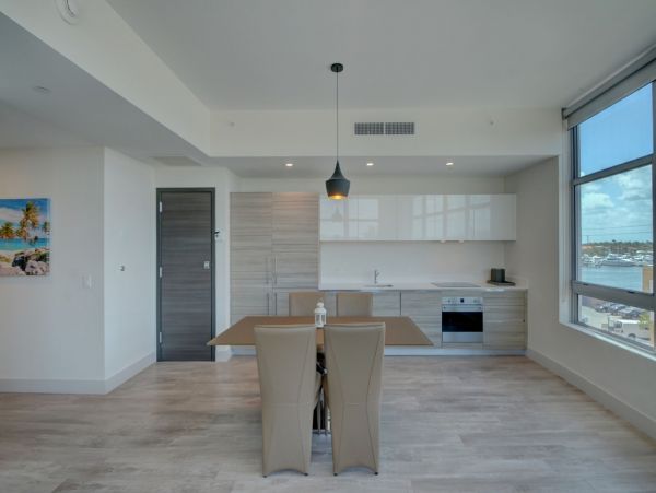 Spacious Two Bedroom Apartment with Rooftop Bar in Hollywood Beach