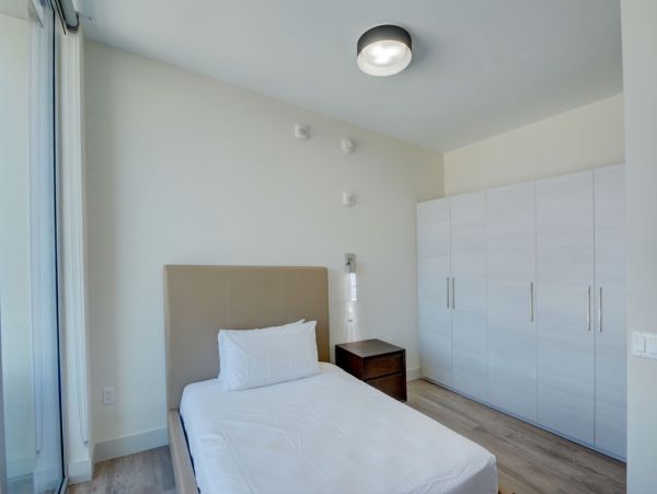 Spacious Two Bedroom Apartment with Rooftop Bar in Hollywood Beach