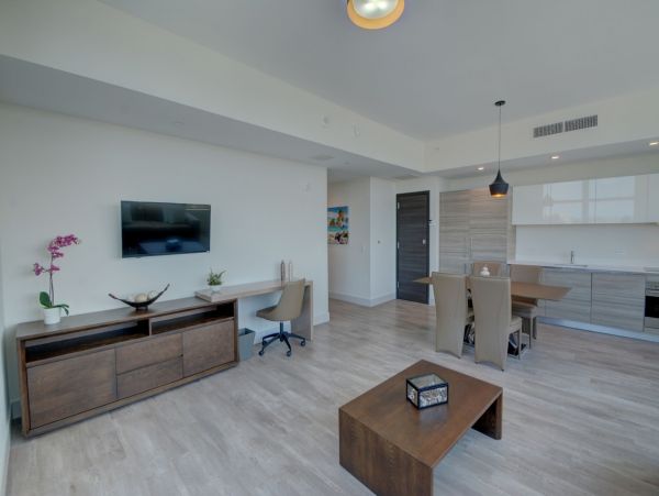 Spacious Two Bedroom Apartment with Rooftop Bar in Hollywood Beach
