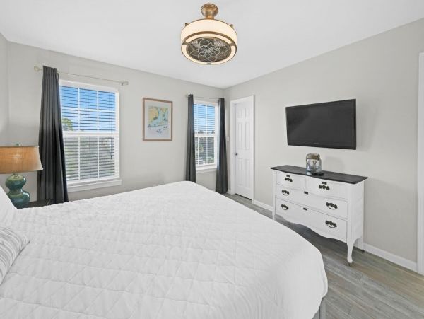 Santa Rosa Beach Vacation Pool Condo - Walking Distance to the Beach