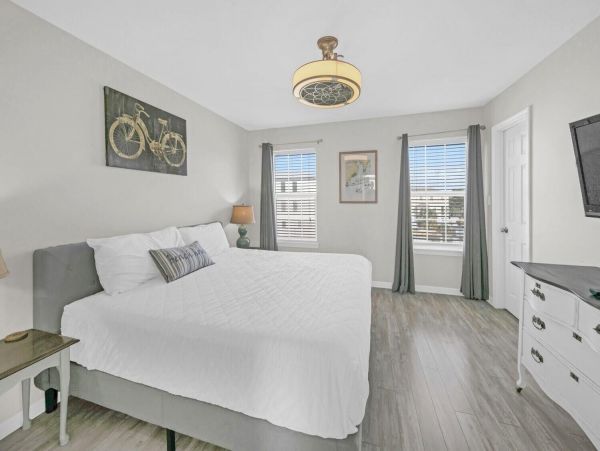 Santa Rosa Beach Vacation Pool Condo - Walking Distance to the Beach