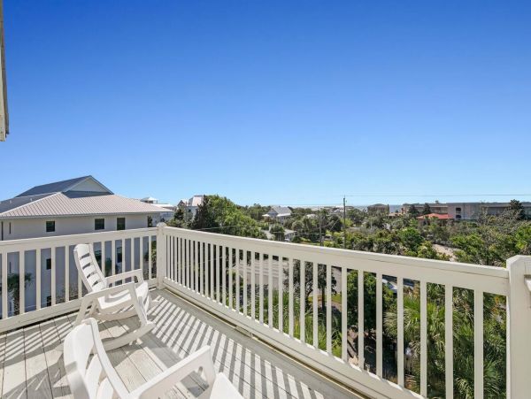 Santa Rosa Beach Vacation Pool Condo - Walking Distance to the Beach
