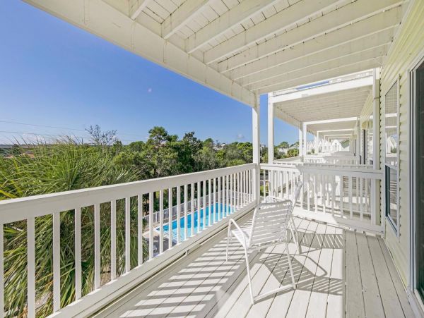 Santa Rosa Beach Vacation Pool Condo - Walking Distance to the Beach