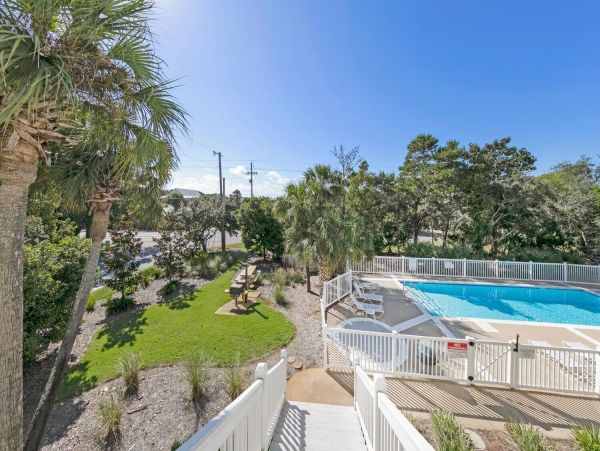 Santa Rosa Beach Vacation Pool Condo - Walking Distance to the Beach