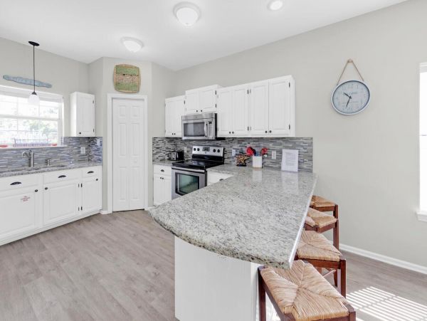 Santa Rosa Beach Vacation Pool Condo - Walking Distance to the Beach