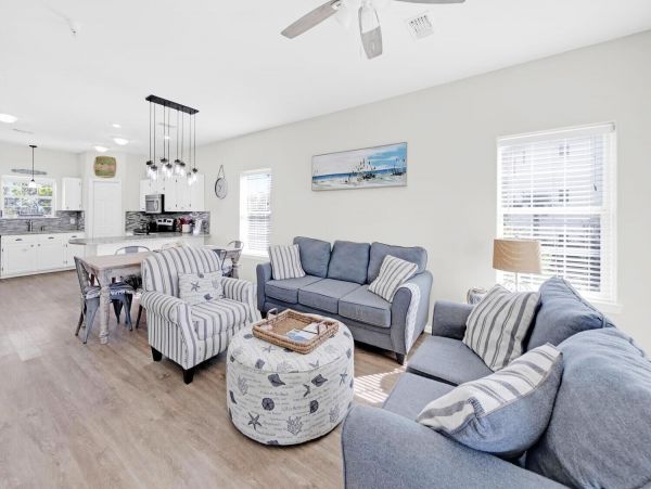Santa Rosa Beach Vacation Pool Condo - Walking Distance to the Beach