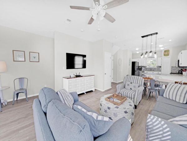 Santa Rosa Beach Vacation Pool Condo - Walking Distance to the Beach