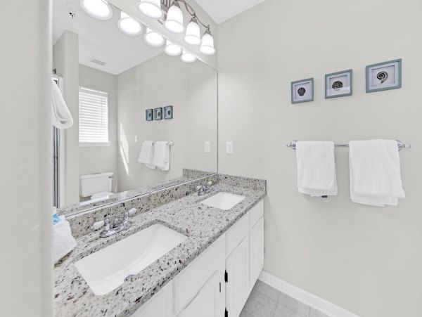Santa Rosa Beach Vacation Pool Condo - Walking Distance to the Beach