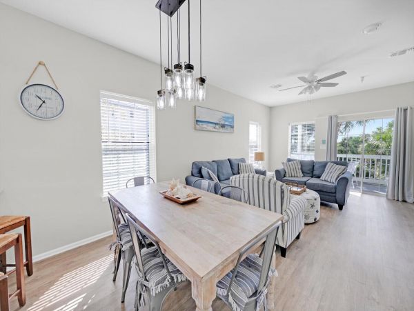 Santa Rosa Beach Vacation Pool Condo - Walking Distance to the Beach