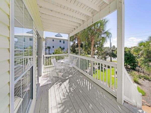 Santa Rosa Beach Vacation Pool Condo - Walking Distance to the Beach